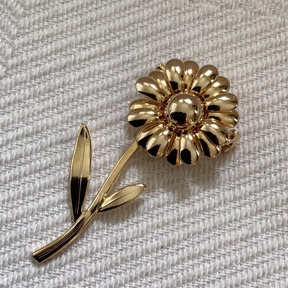 Gold Flower Brooch - Picture 2 of 6